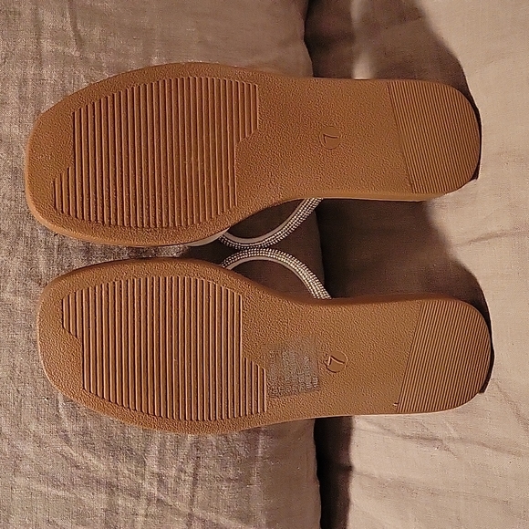 Madden Girl Role white/silver tri strappy Sandal 7 M.  Flats - Picture 5 of 9